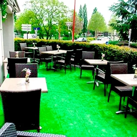 Otel Ibis Strasbourg Aeroport Le Zenith 3*